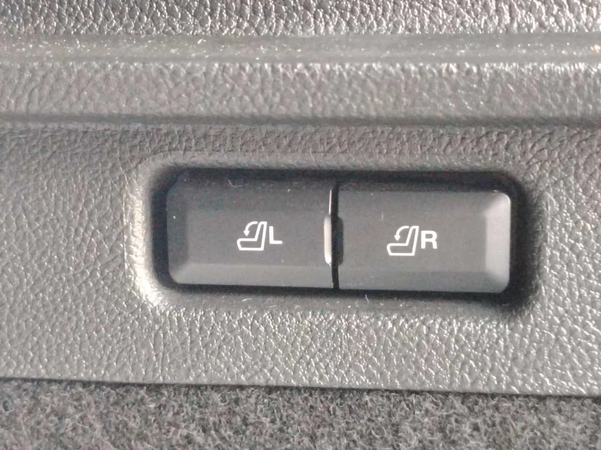 Car image 35