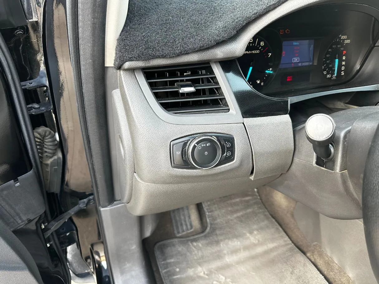 Car image 25