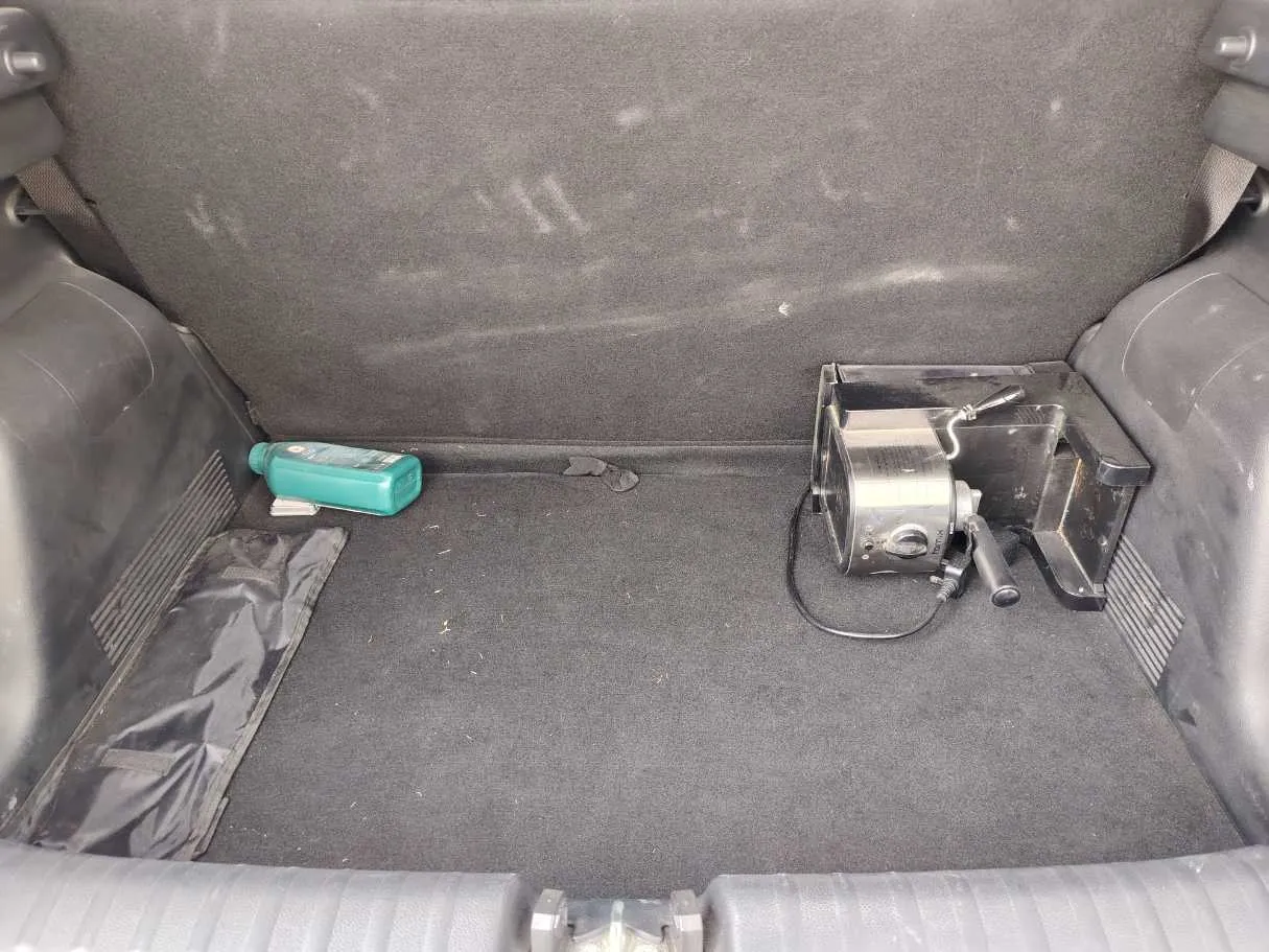 Car image 24