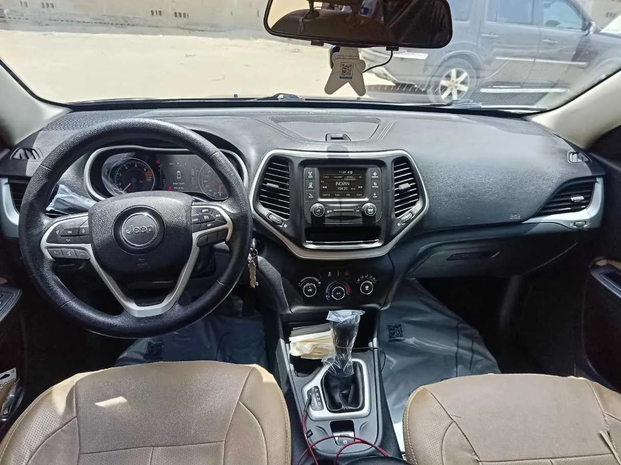 Car image 18