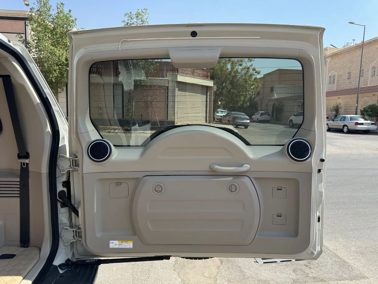 Car image 22