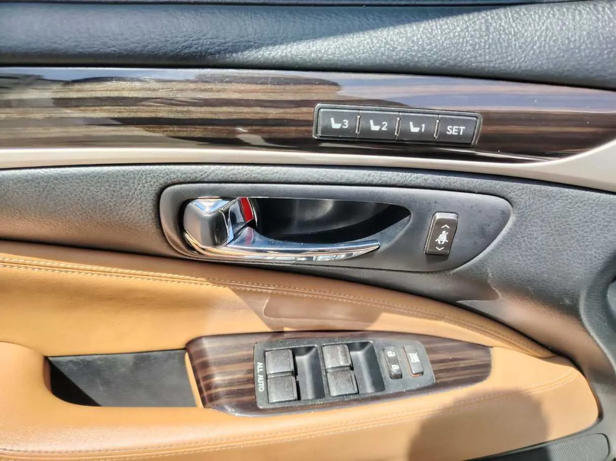 Car image 43