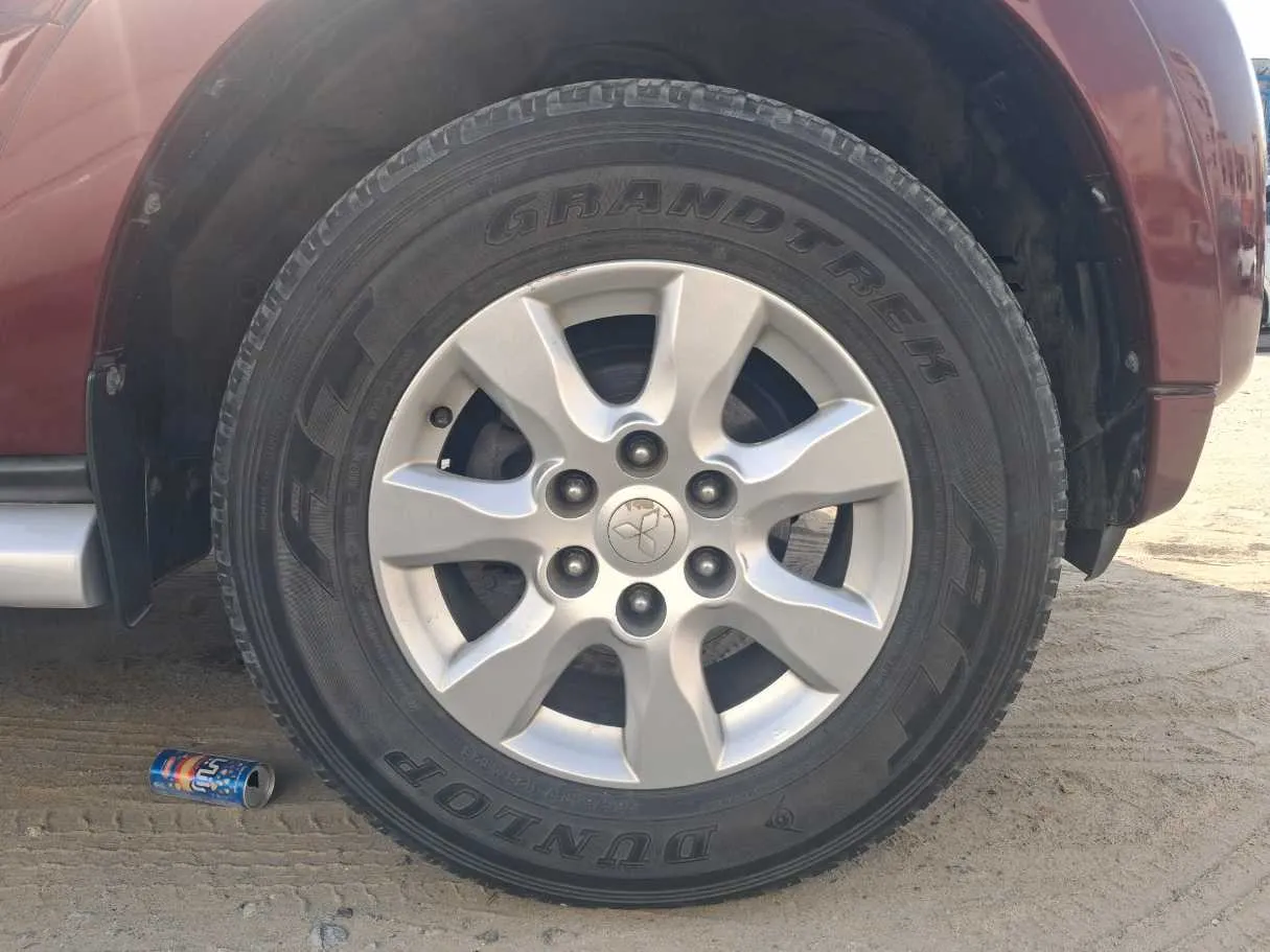 Car image 9