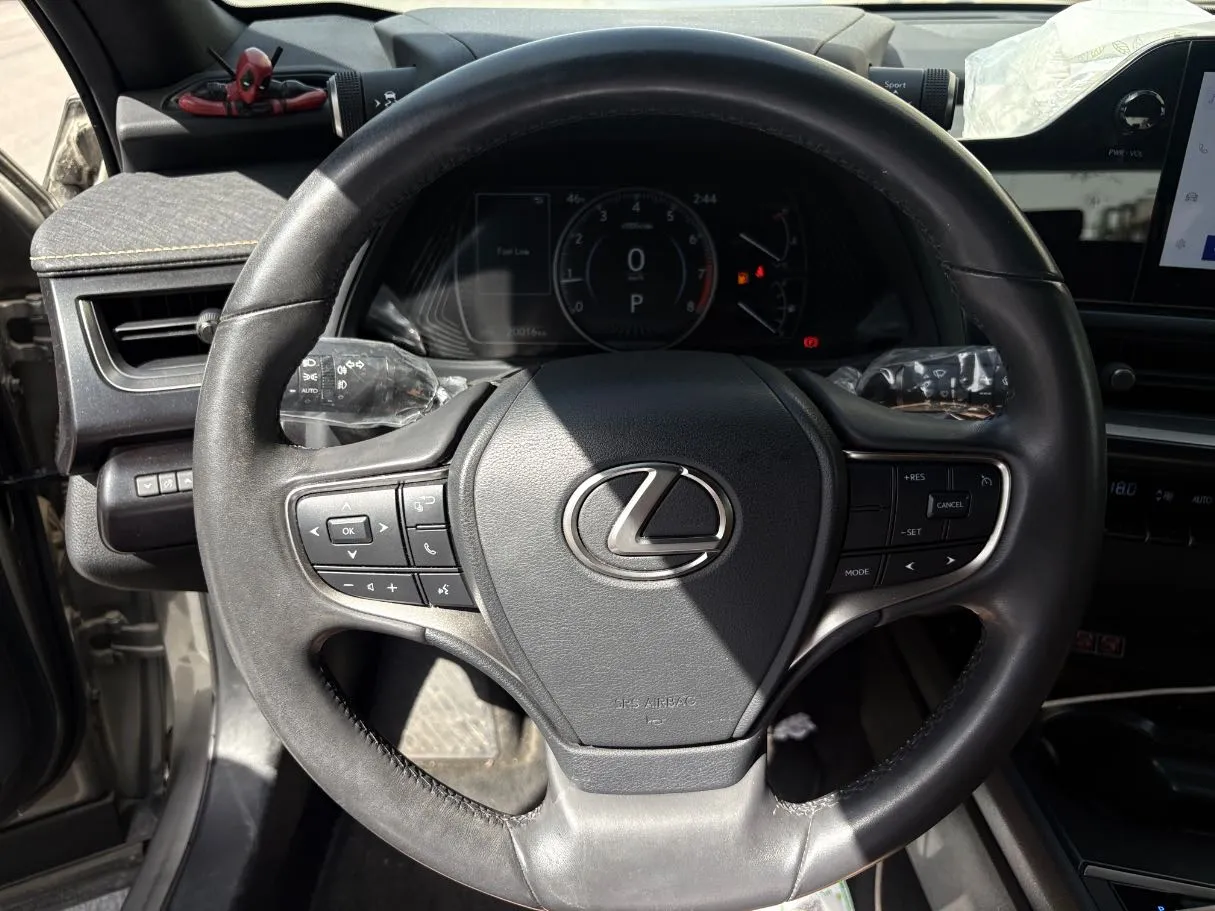 Car image 23
