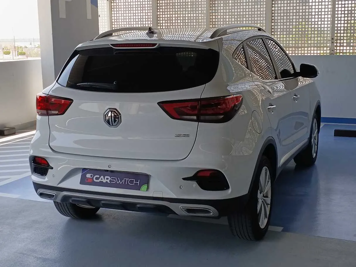 Car image 5