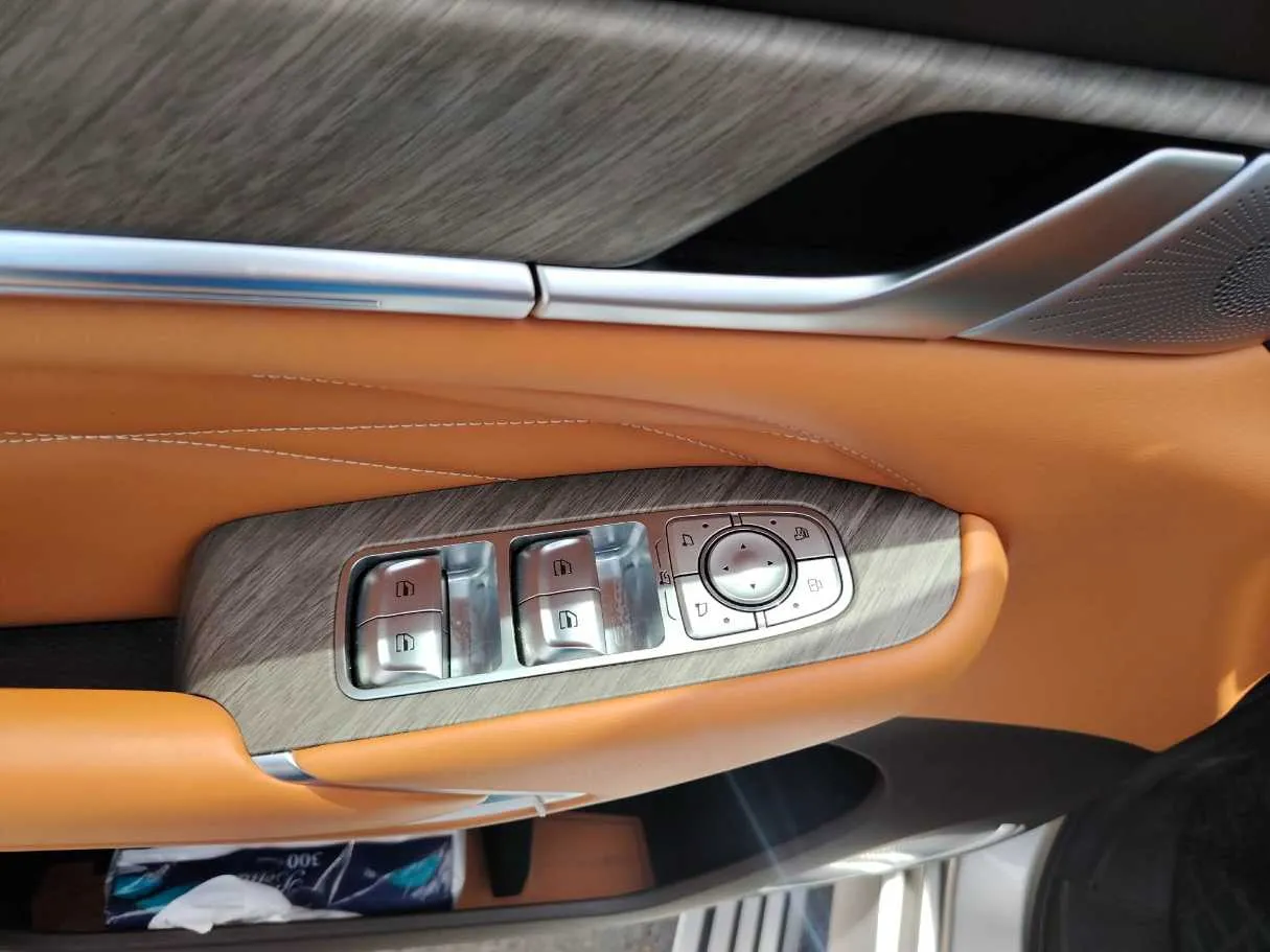 Car image 37