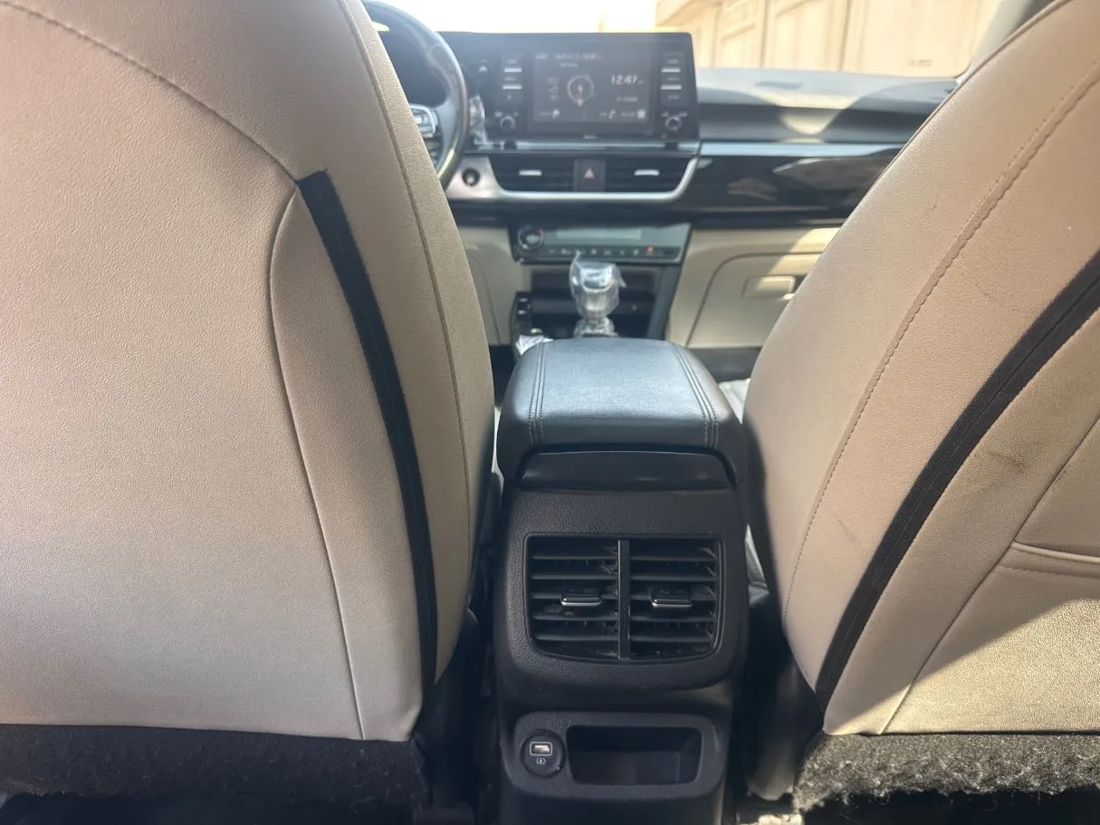 Car image 20