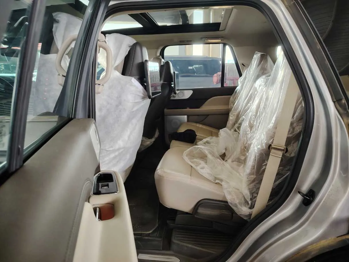 Car image 23