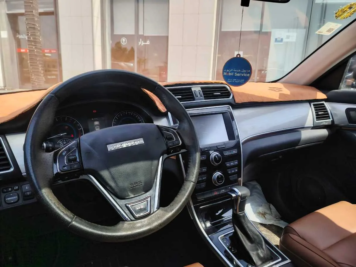 Car image 25