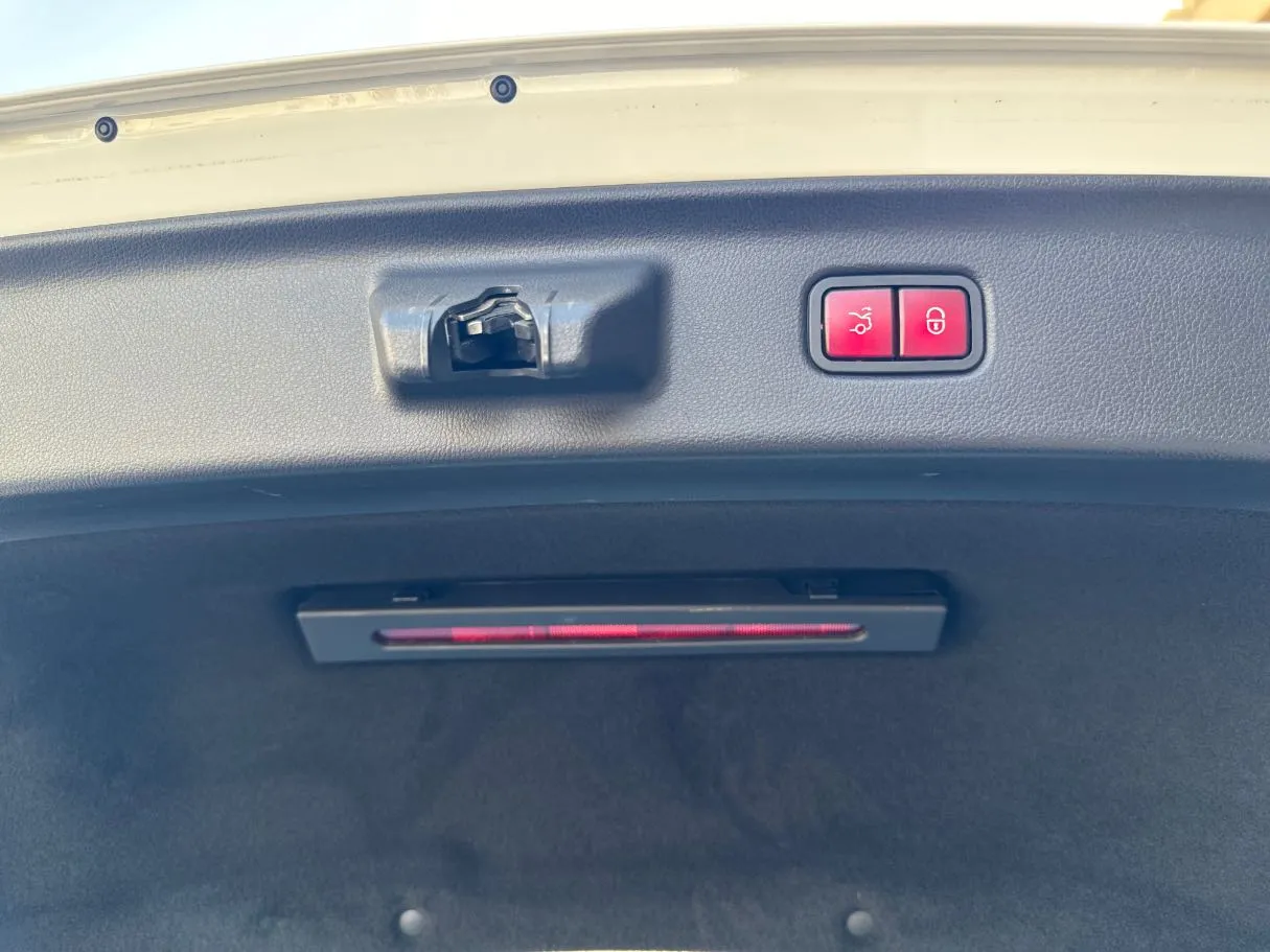 Car image 28