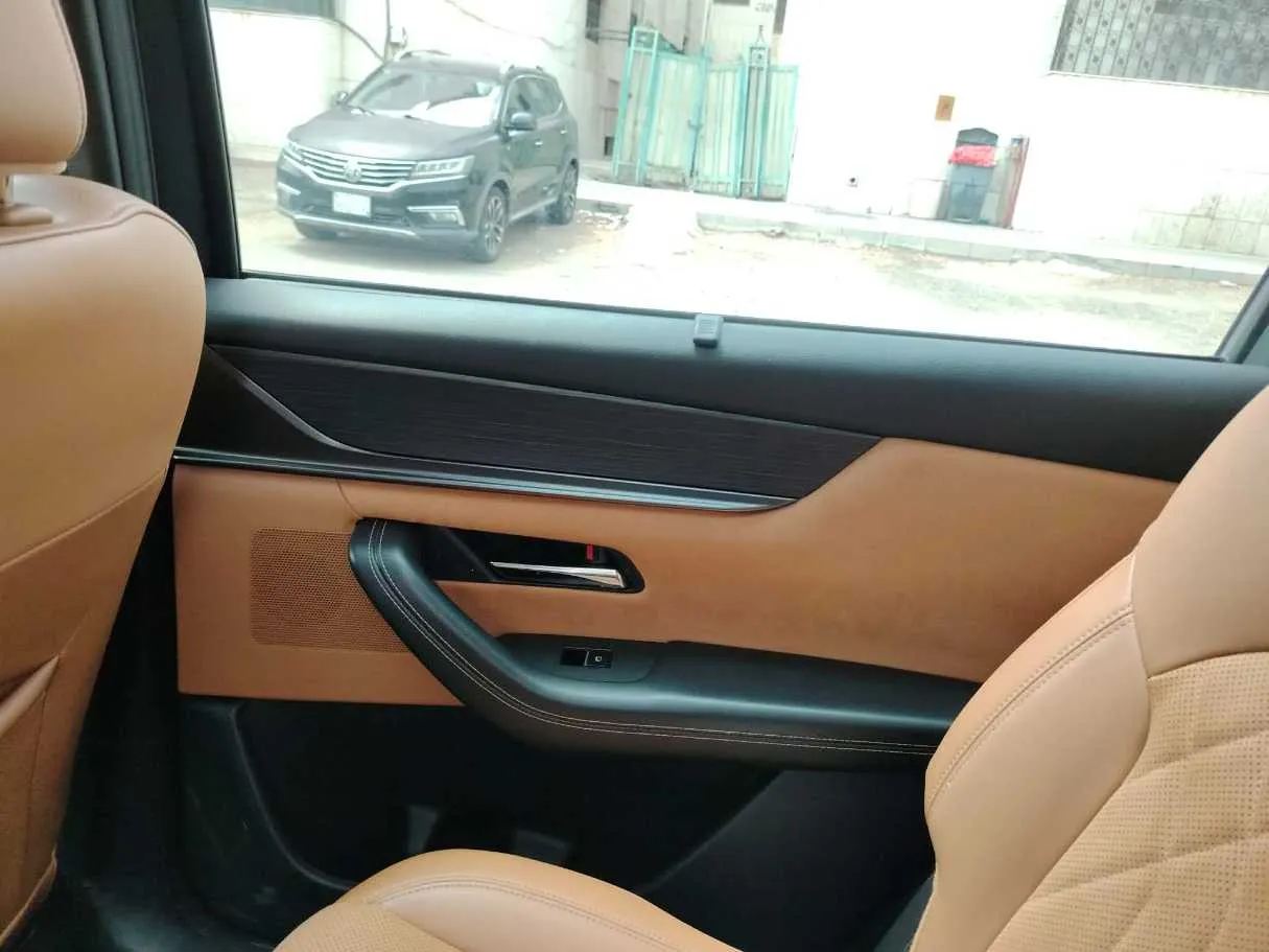 Car image 34