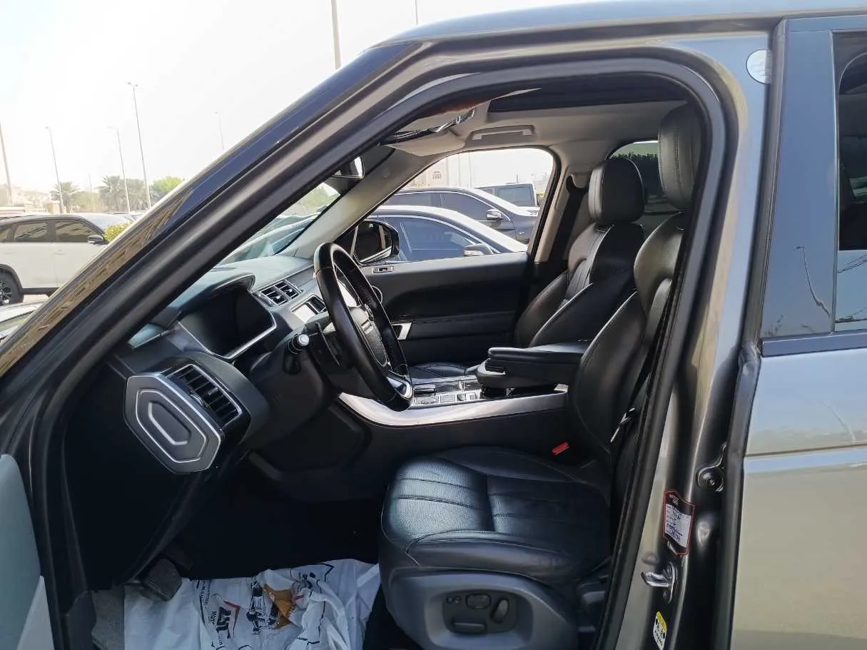Car image 12