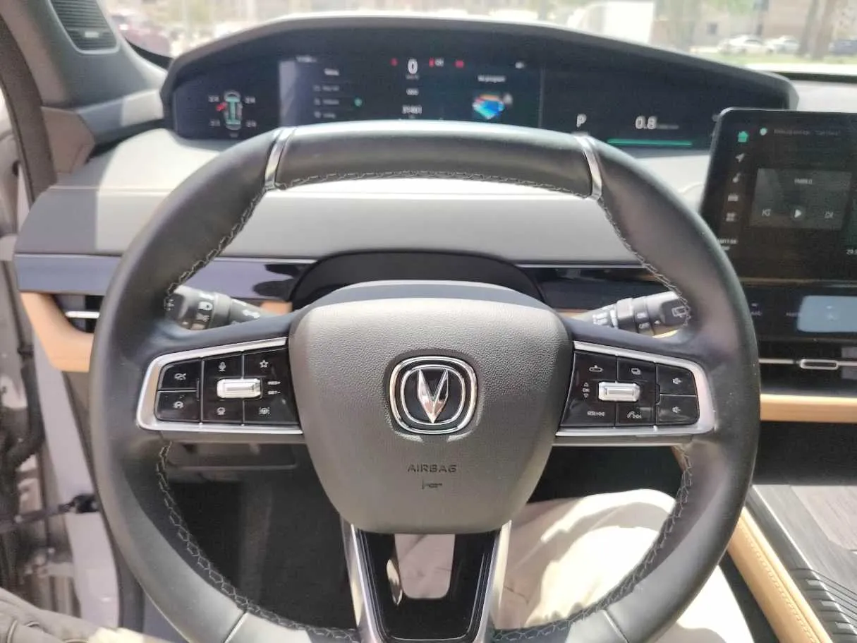 Car image 26