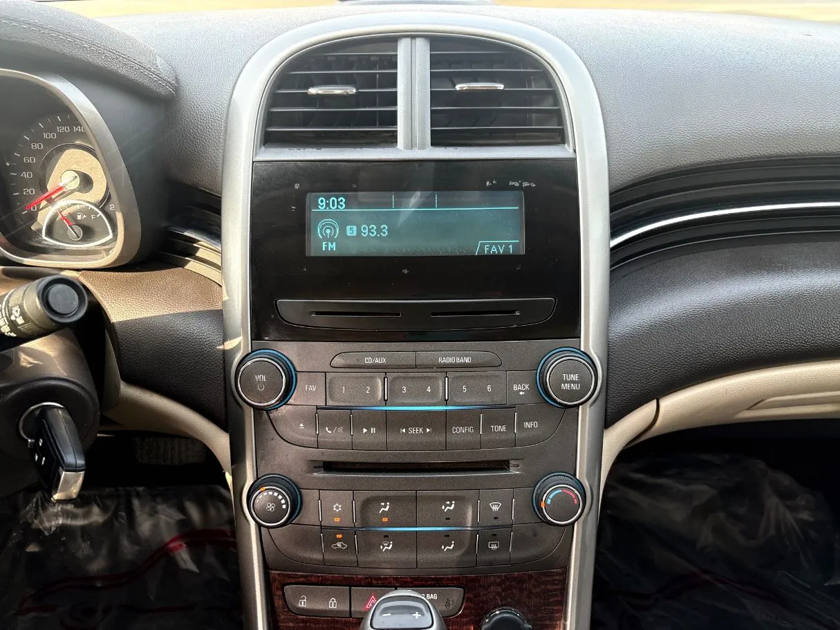 Car image 19