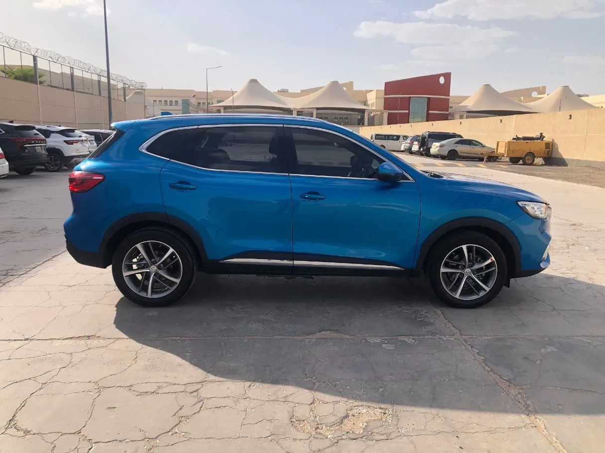 Car image 4