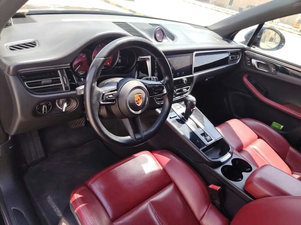 Car image 13