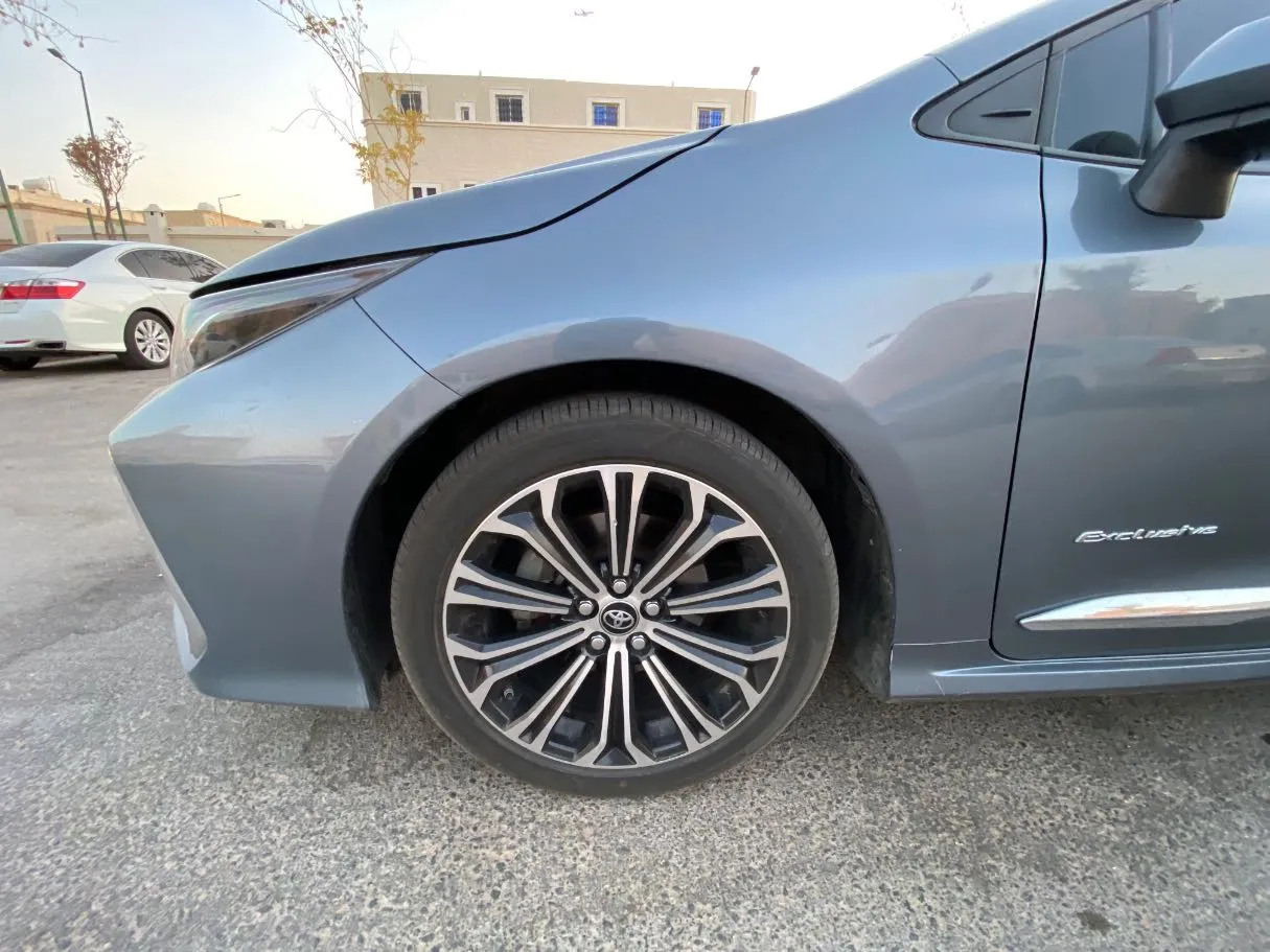 Car image 9