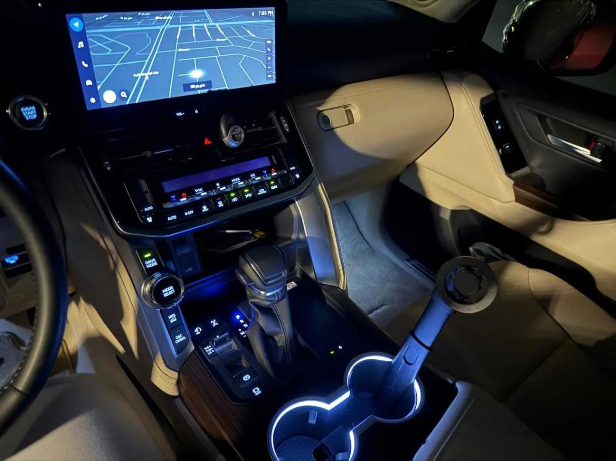 Car image 30