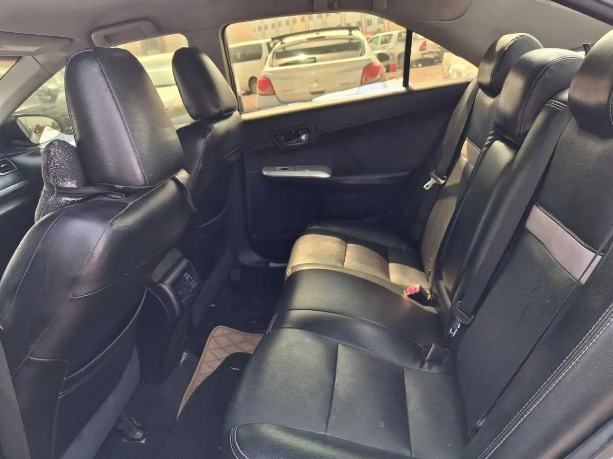 Car image 13