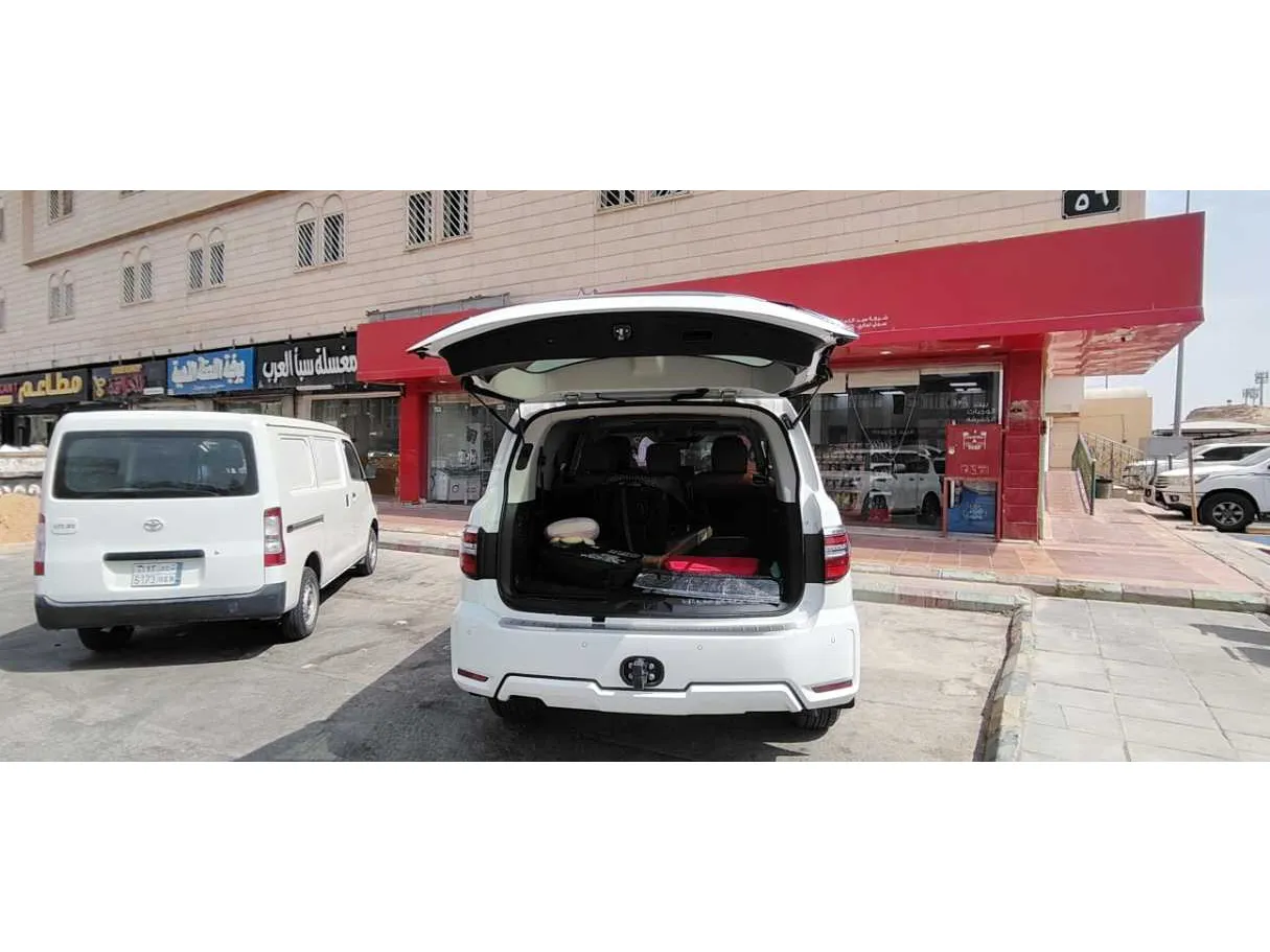 Car image 24