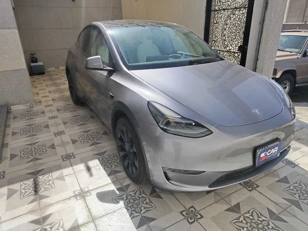 Car image 3