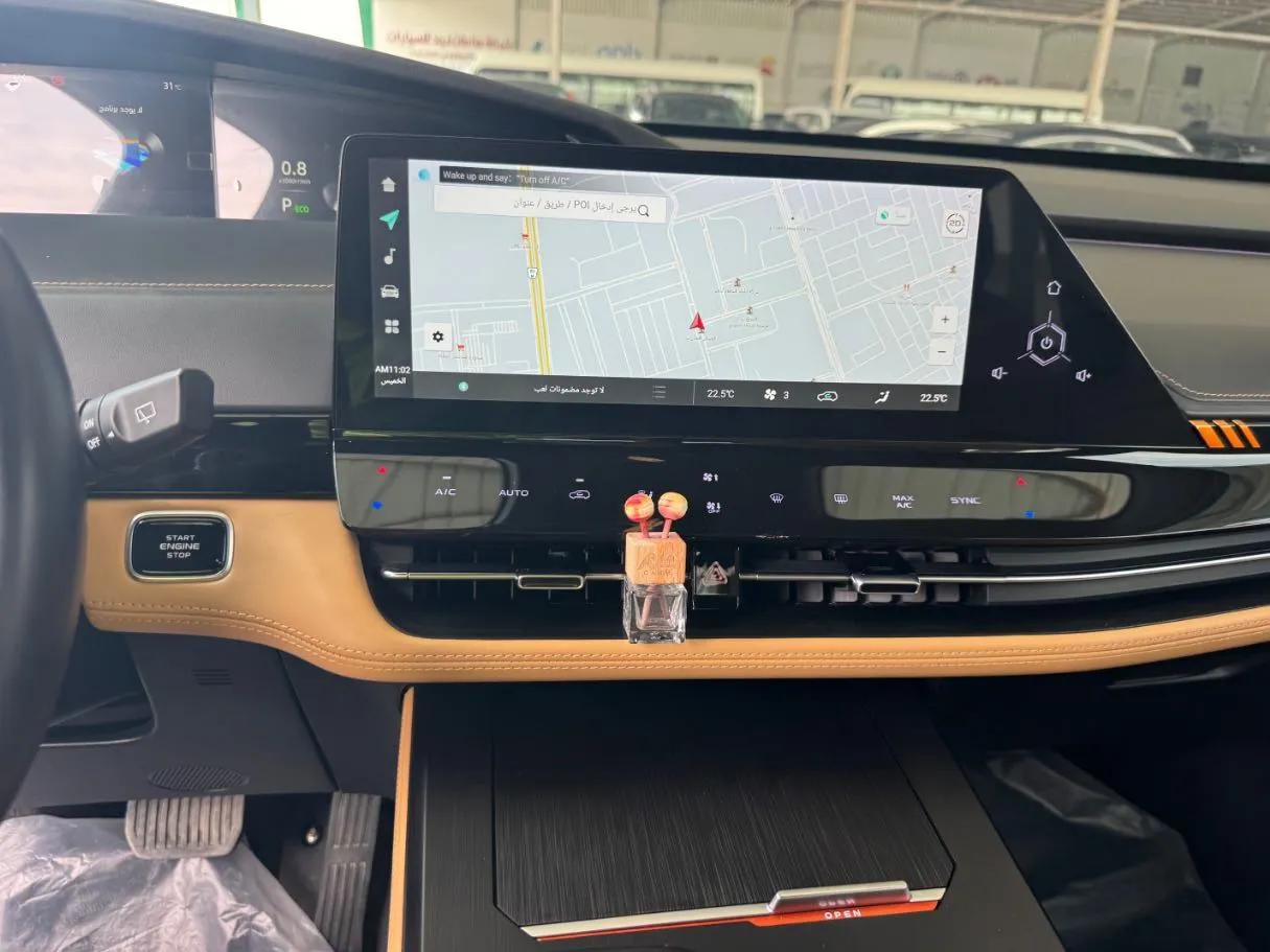 Car image 12