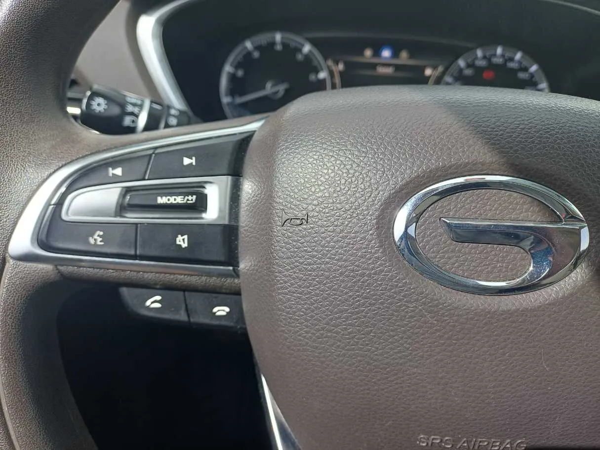 Car image 19