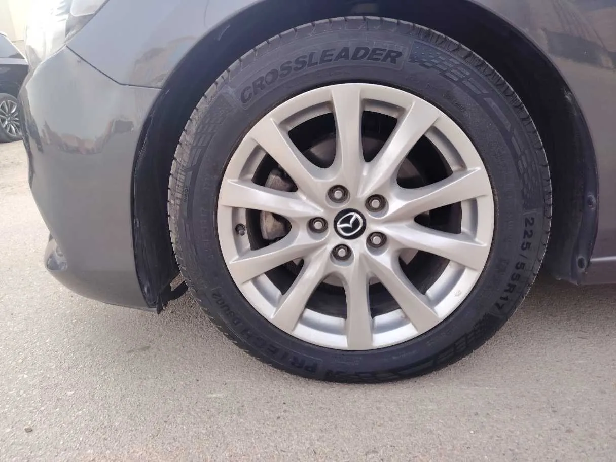 Car image 10