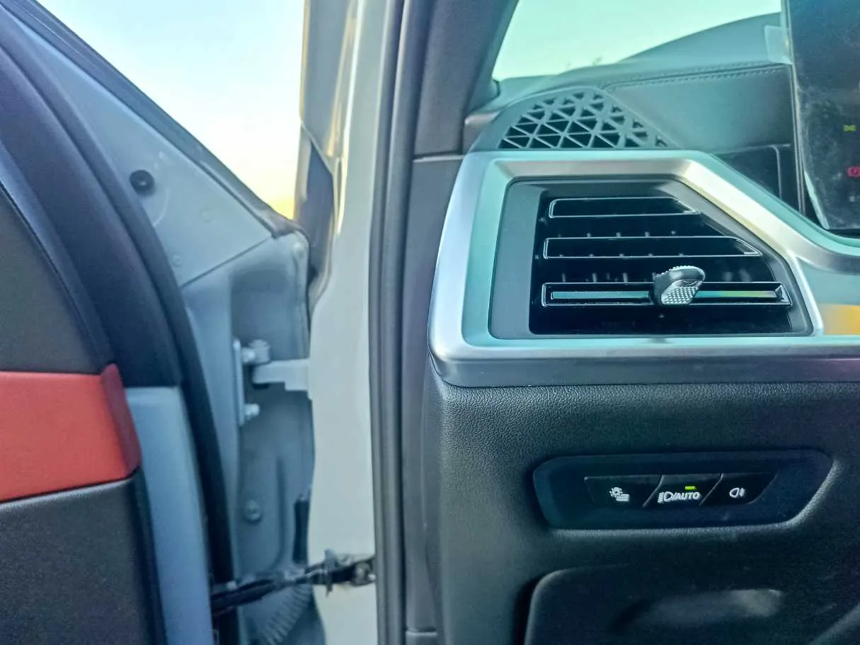 Car image 40