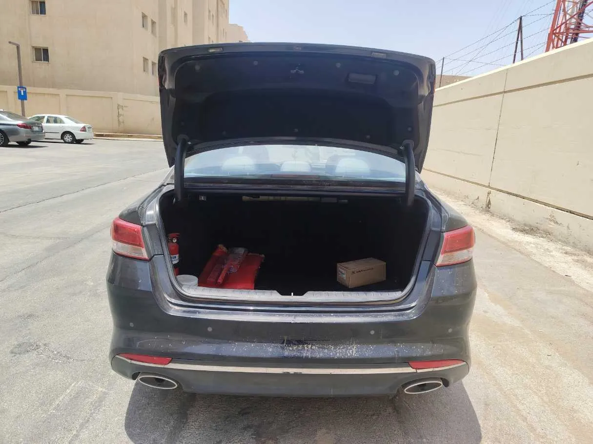 Car image 24