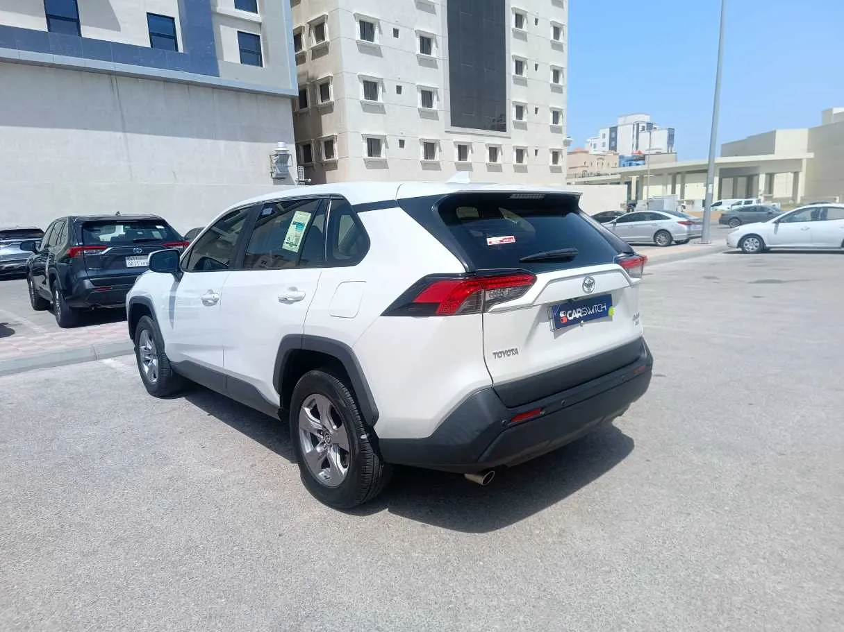 Car image 7