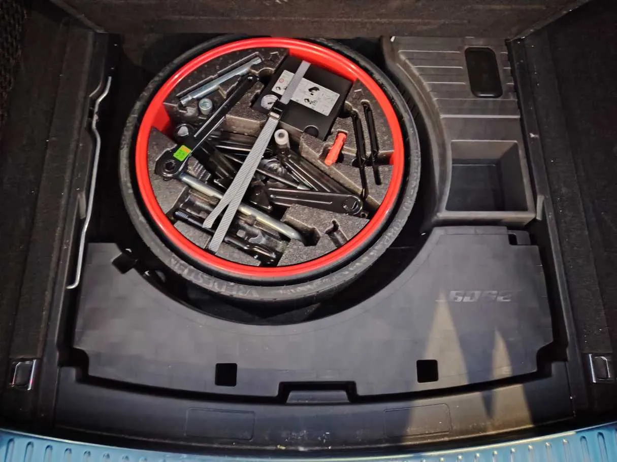 Car image 30