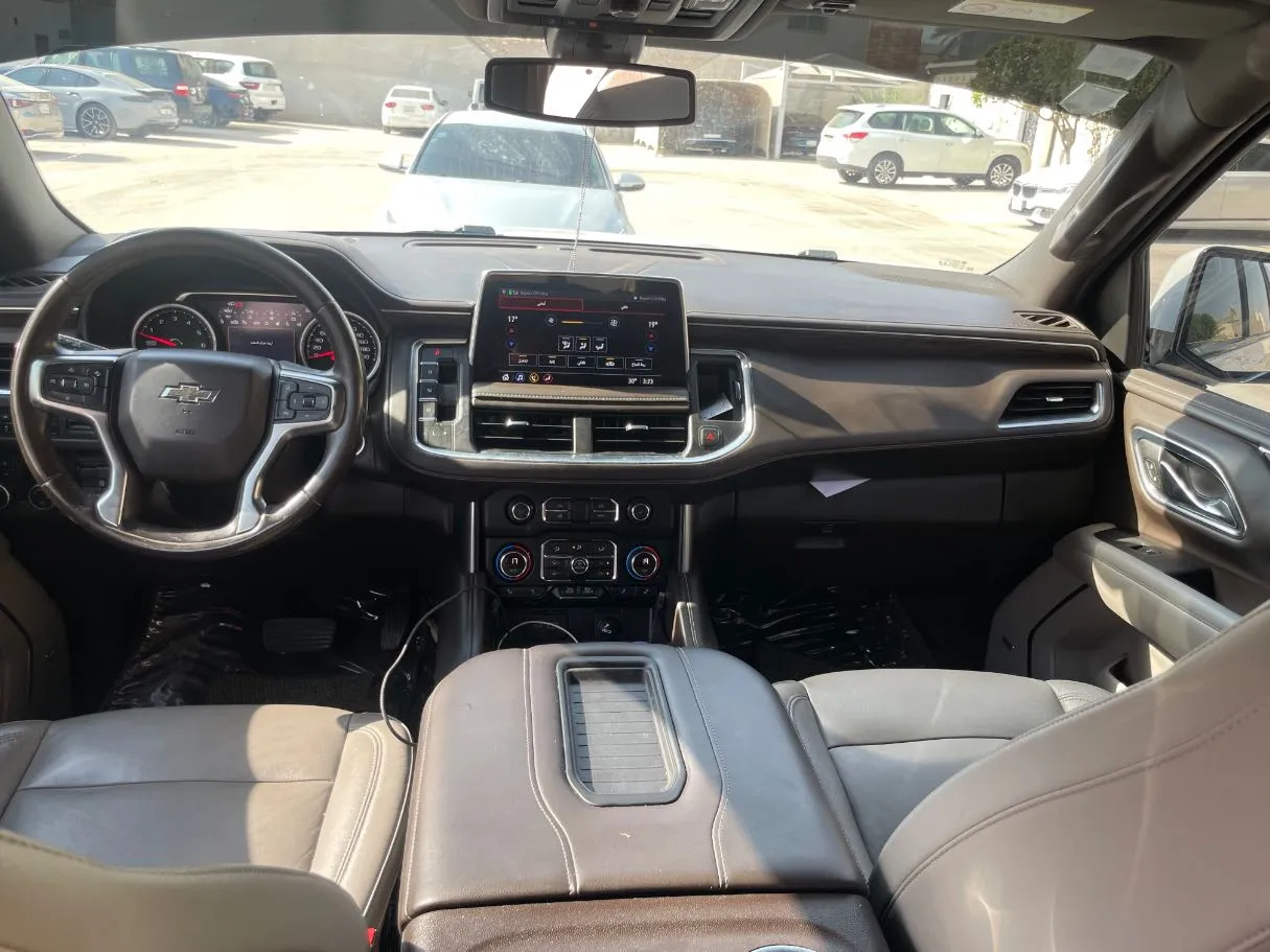 Car image 18