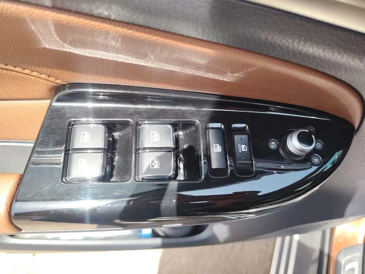 Car image 36