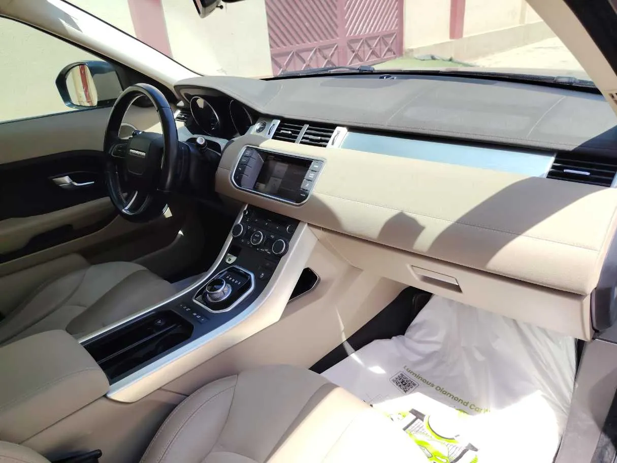 Car image 14