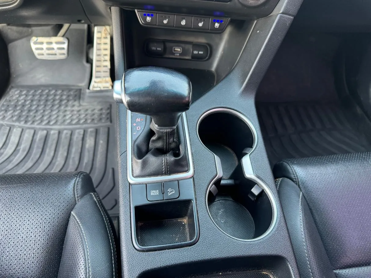 Car image 16