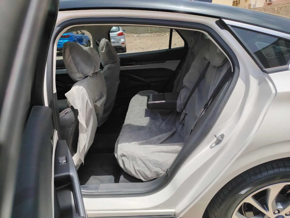 Car image 16