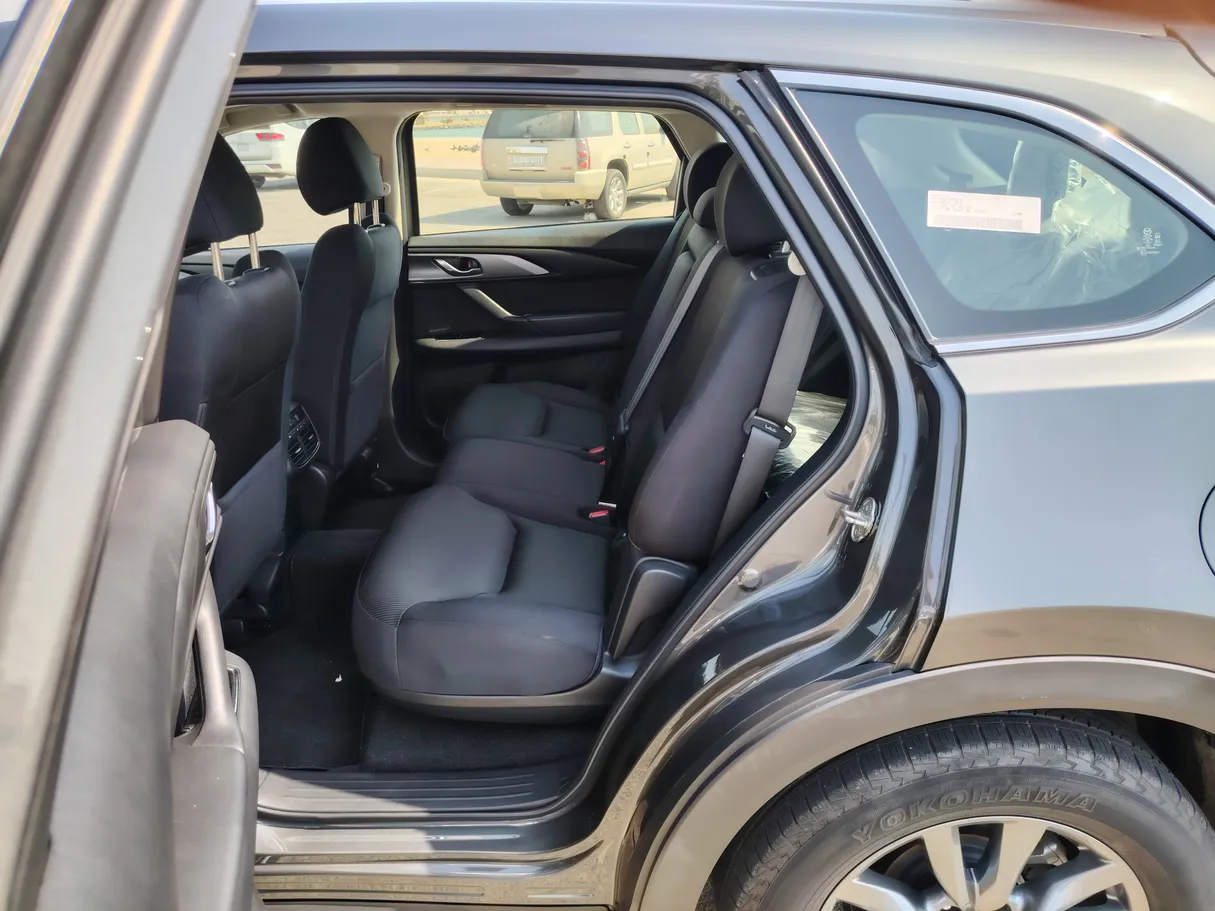 Car image 16