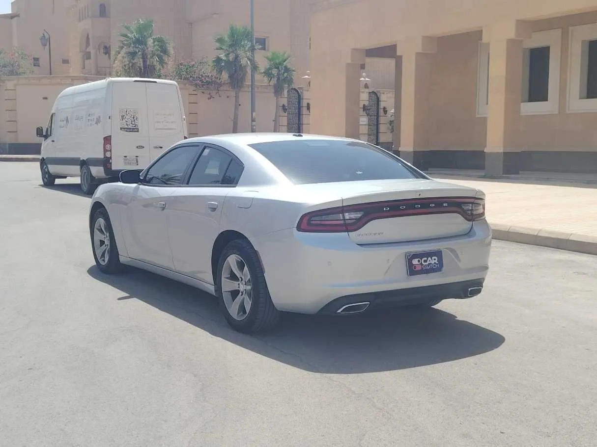Car image 7