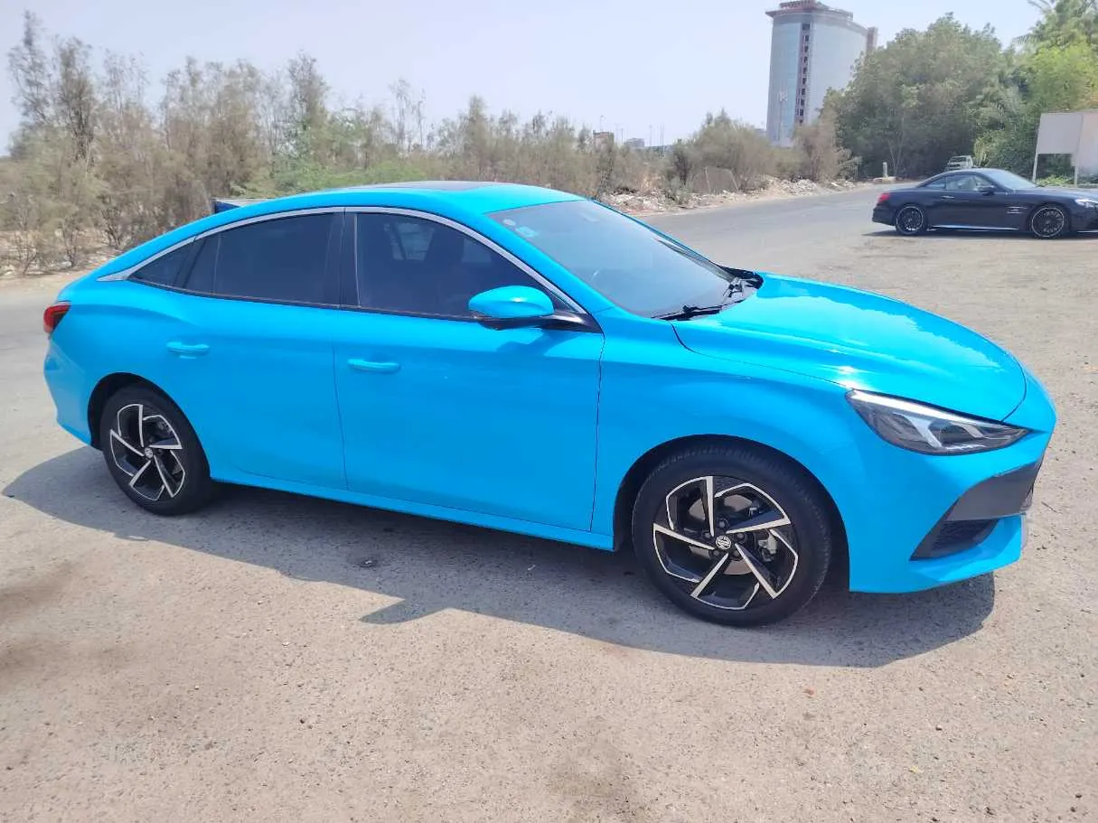 Car image 4