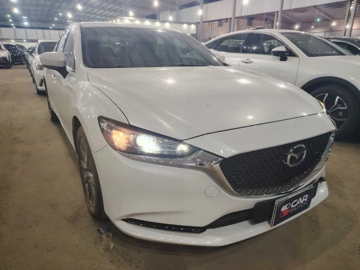 Car image 3
