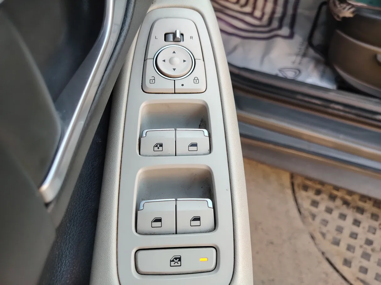 Car image 27