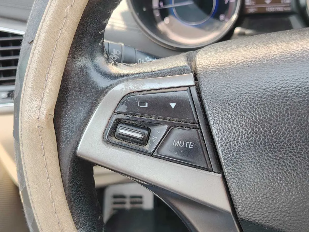 Car image 28