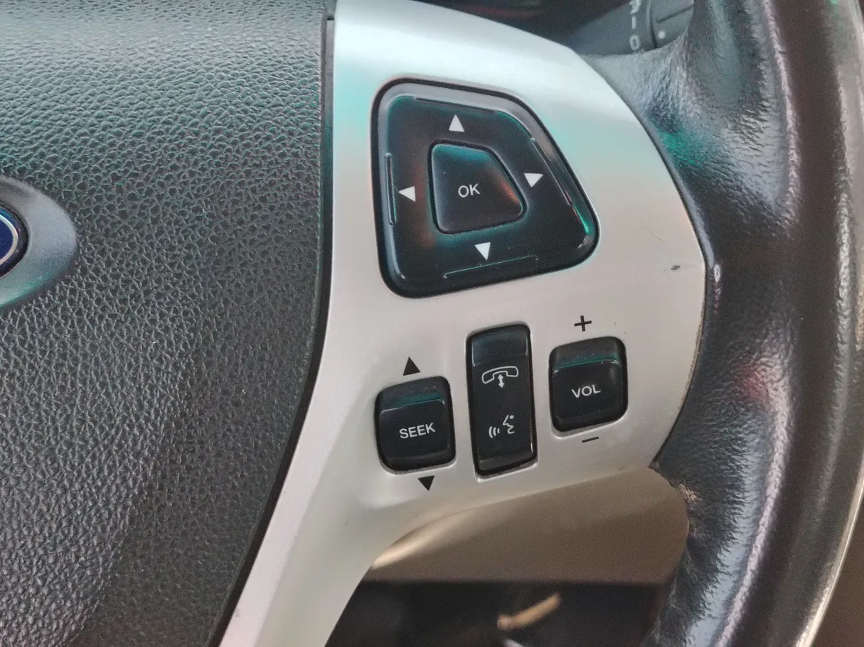 Car image 24