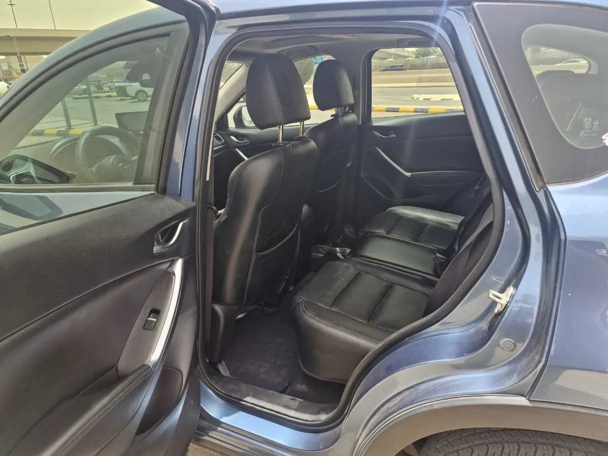 Car image 14