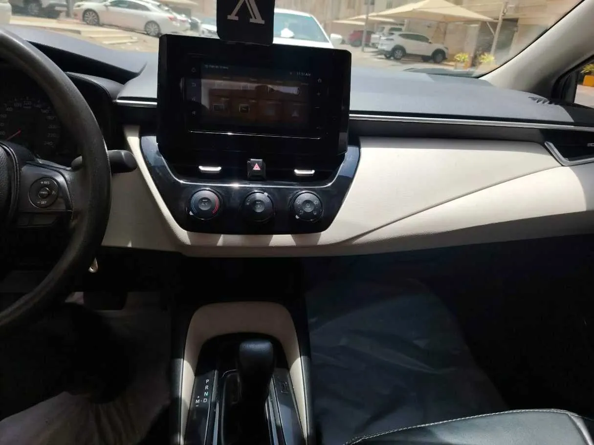 Car image 24