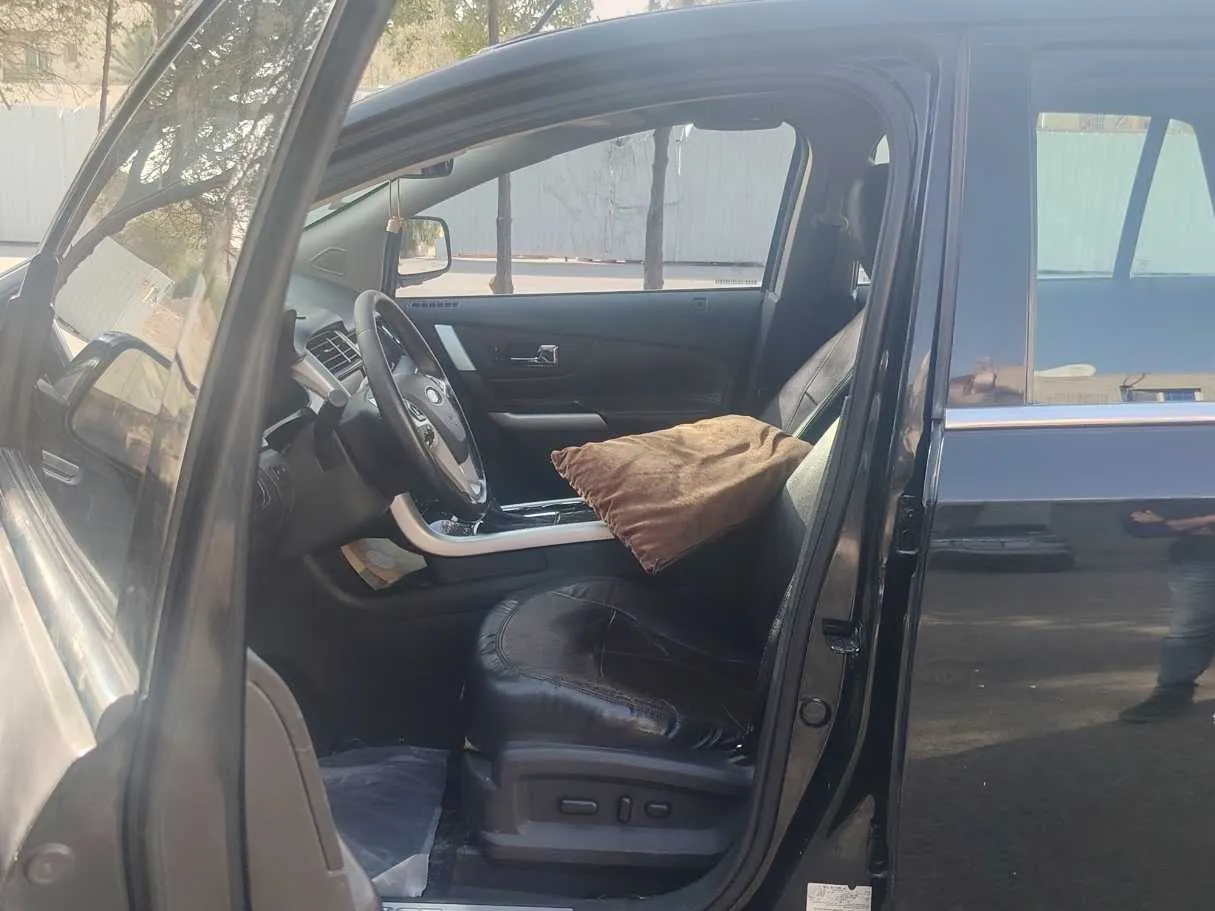 Car image 13
