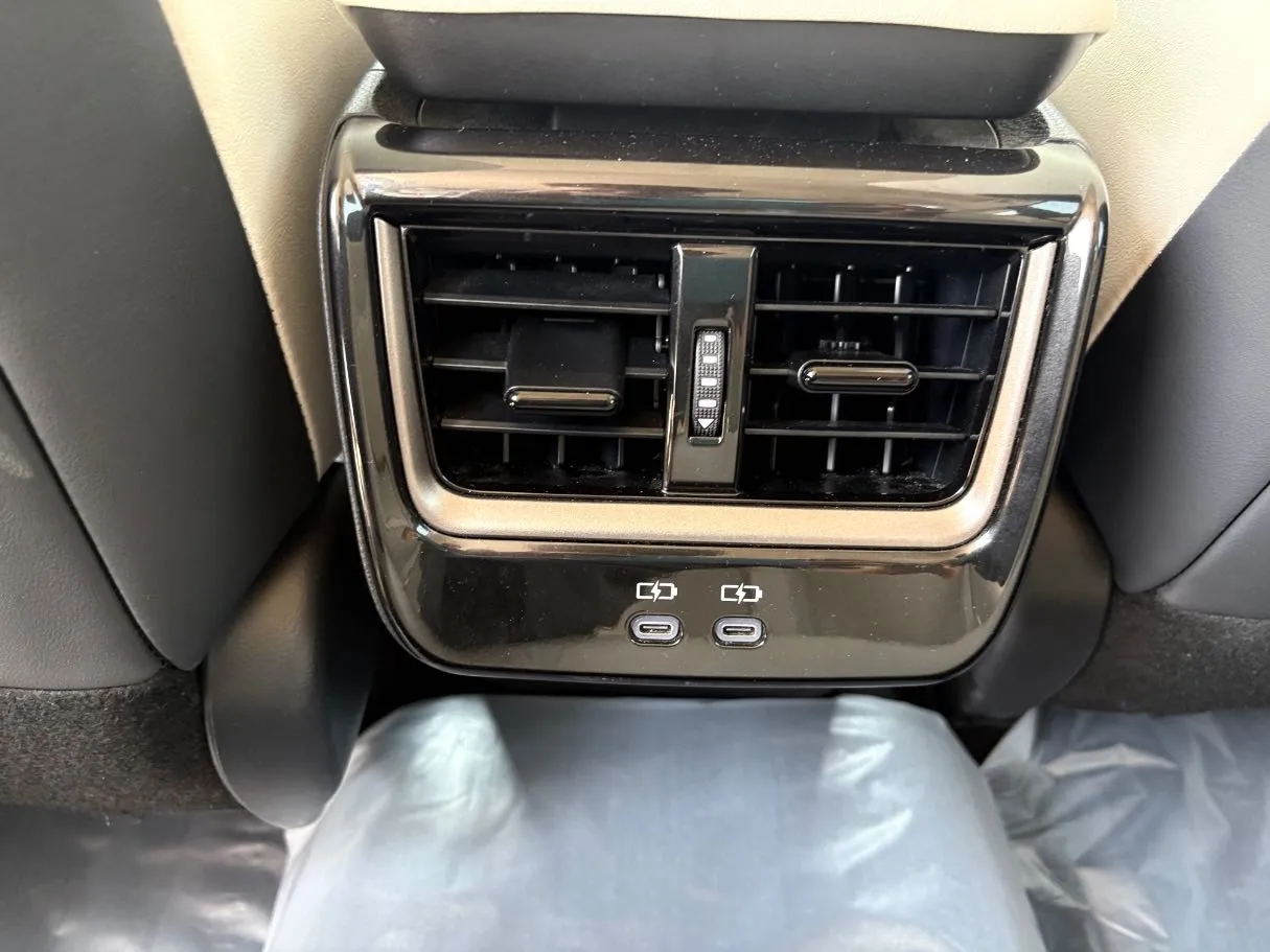 Car image 31