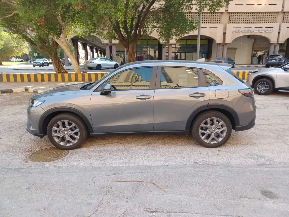 Car image 8