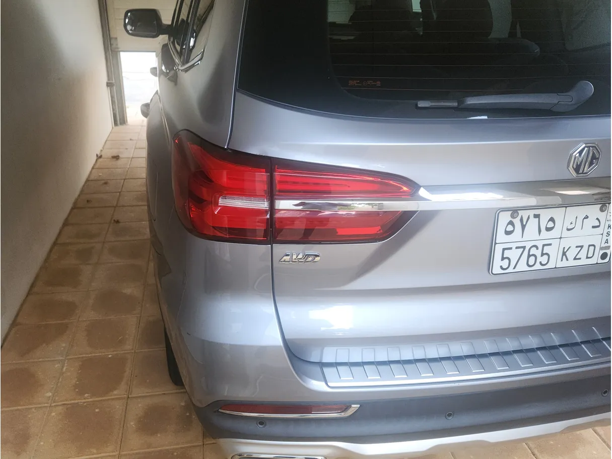 Car image 3